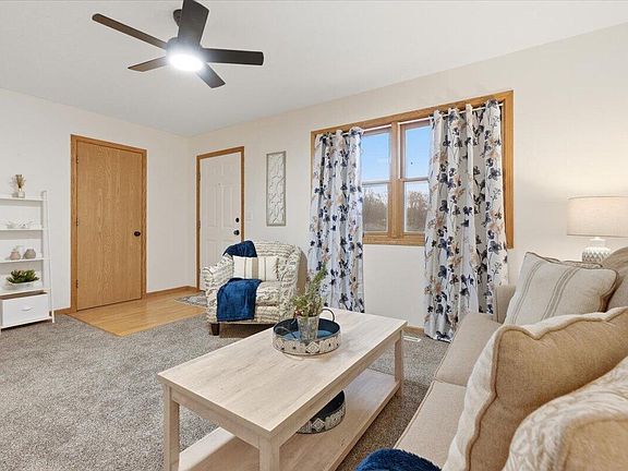 3rd image of 102 Shamrock Cir