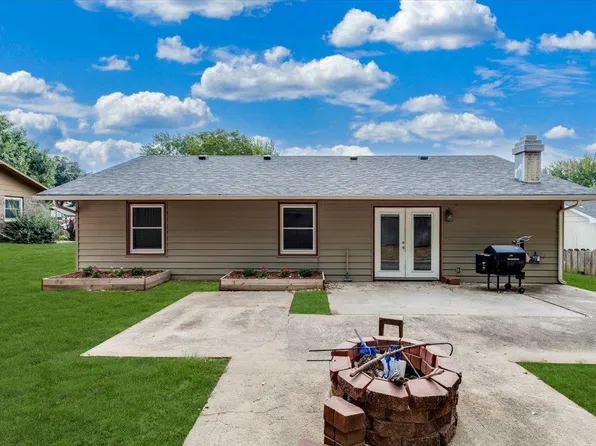 1003 Highland Dr, Arkansas City, KS 67005