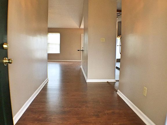 5th image of 213 Holly Ln