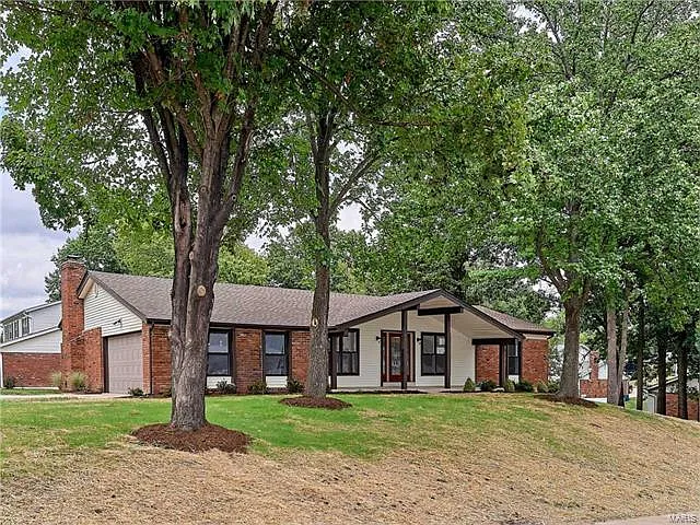 85 Breezeview Dr photo 1