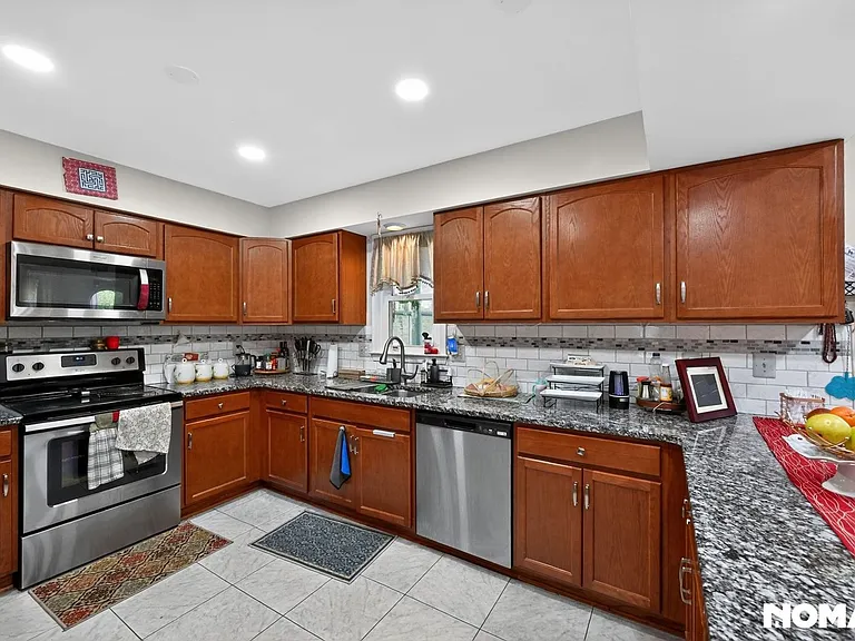 13648 Spinning Wheel Dr — Photo 12