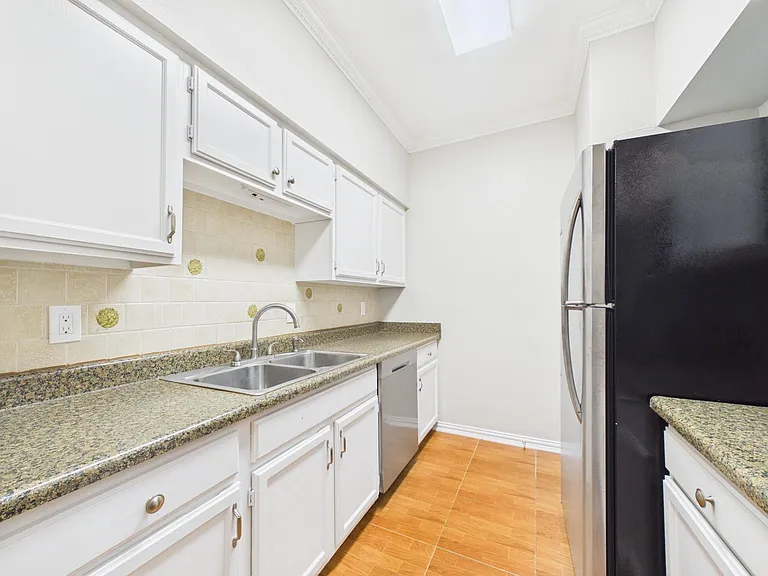 4001 Tanglewilde St #709 — Photo 6