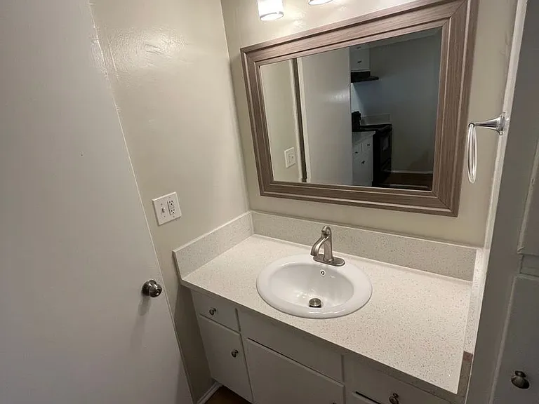 STUNNING APARTMENT! GREAT LOCATION! POOL PROPERTY — Photo 19