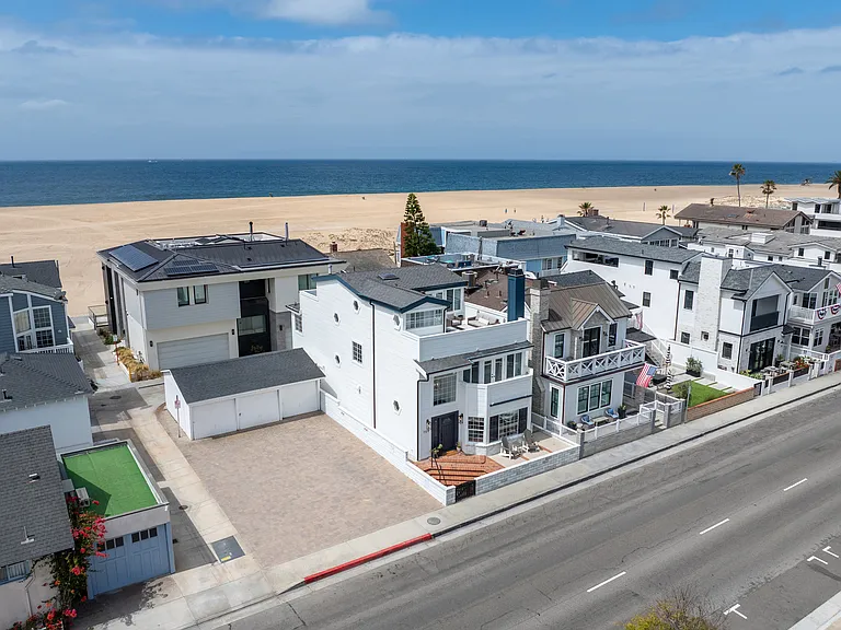 709 W Balboa Blvd — Photo 57