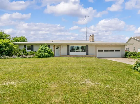 8956 Maplewood Dr, Berrien Springs, MI 49103