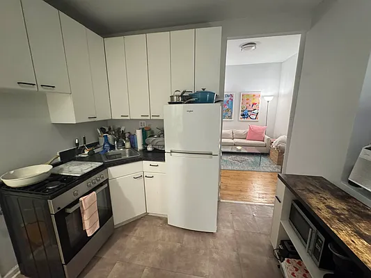 Rented by KNOCKKNOCK LLC | media 19