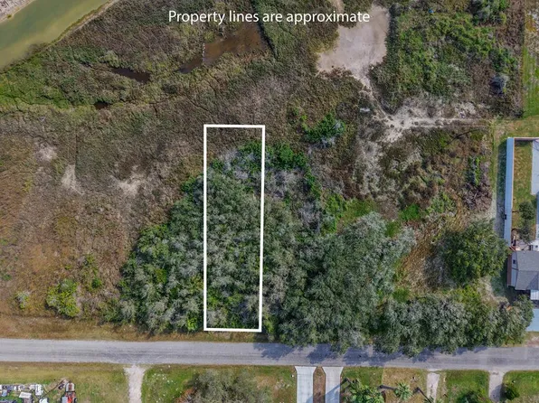 2304 S Bronte St, Rockport, TX 78382