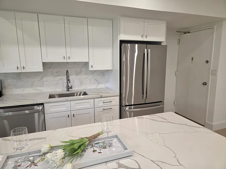 2345 Linwood Ave #LG — Photo 6