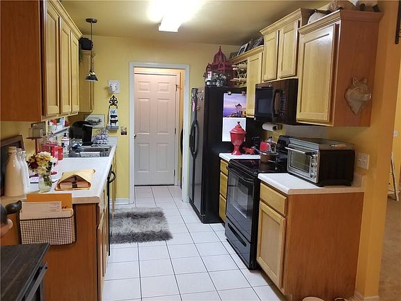3rd image of 903 SW Arrowhead Dr