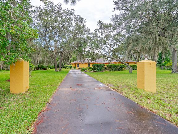 3rd image of 32 Village Dr