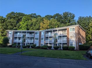 494 Putnam Pike APT C3, Smithfield, RI 02828