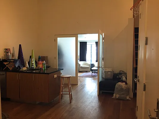 Rented by EXR | media 10