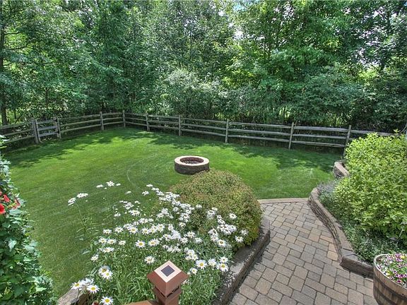 3rd image of 4406 Stoneledge Dr