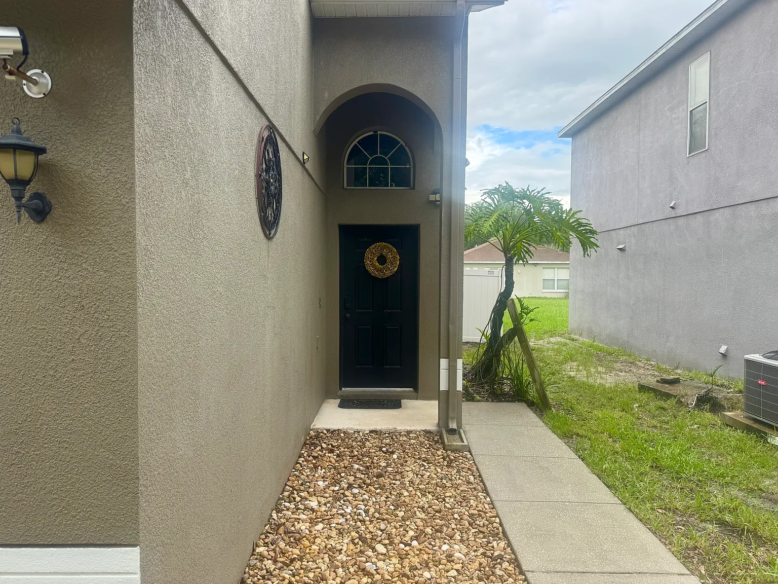 3 bed, 2.5 bath, 1345 sqft, $2,300 — Photo 3