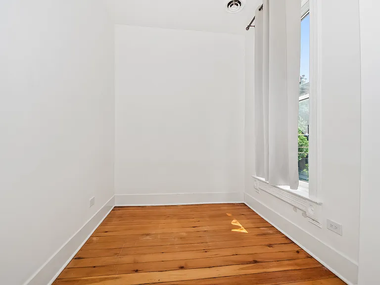 1140 N Winchester Ave #2F — Photo 9