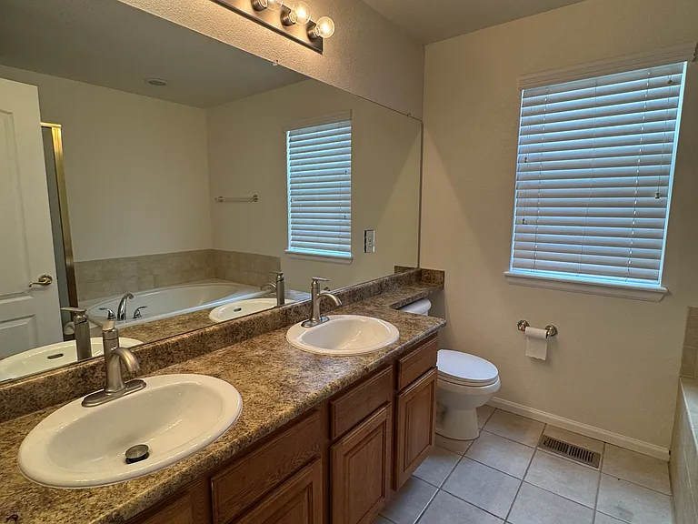 10549 Laurelglen Cir — Photo 20