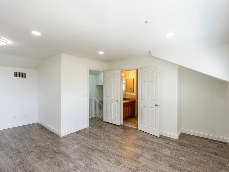 10623 Mona Way — Photo 33