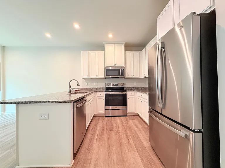 137 Capeside Ct — Photo 6