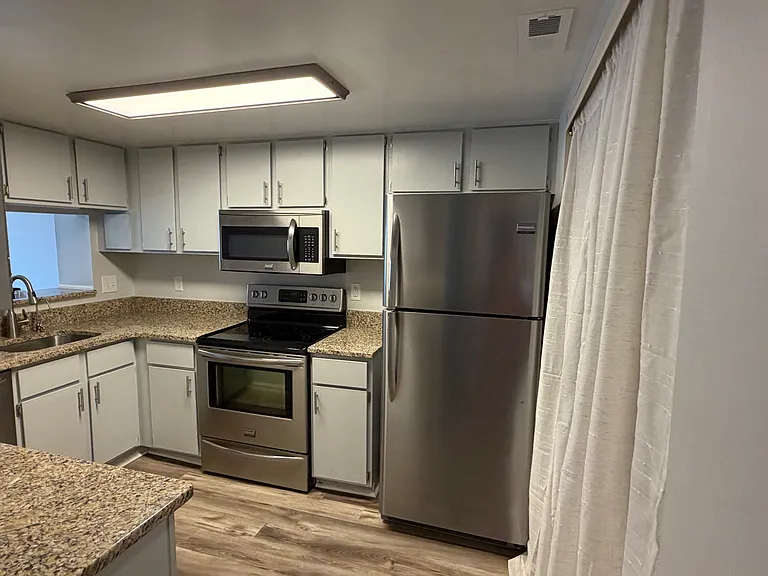 410 Abbotsleigh Ct — Photo 7