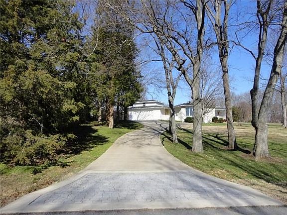 Home for Sale in Hendersonville, Tennessee $336,633