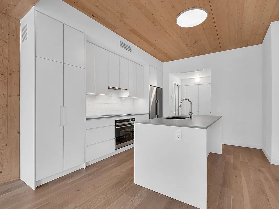 1st image of 122 Waverly Ave #2B