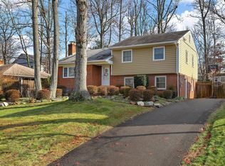 409 John Marshall Dr NE, Vienna, VA