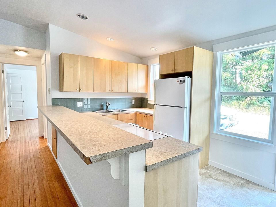 1st image of 1574 NE Park View Dr #2