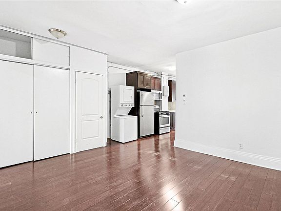 3rd image of 301 W 20th St APT 3B
