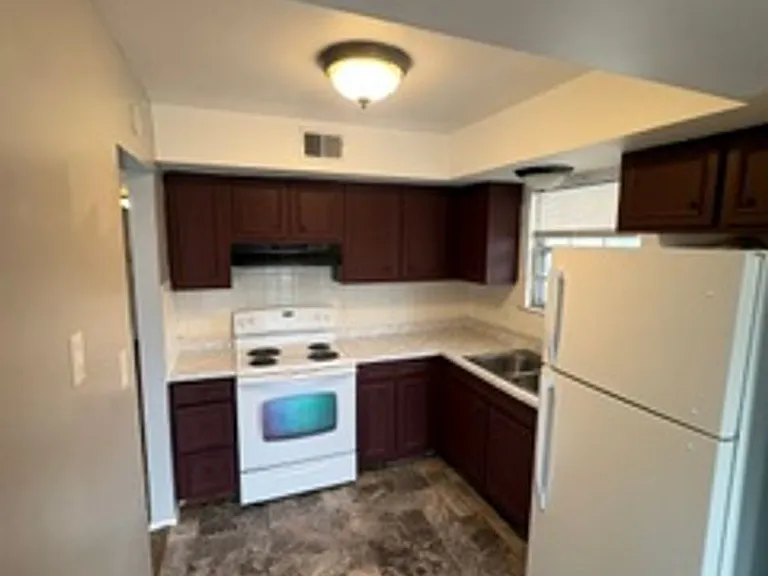 919 W Crestwood Dr — Photo 12
