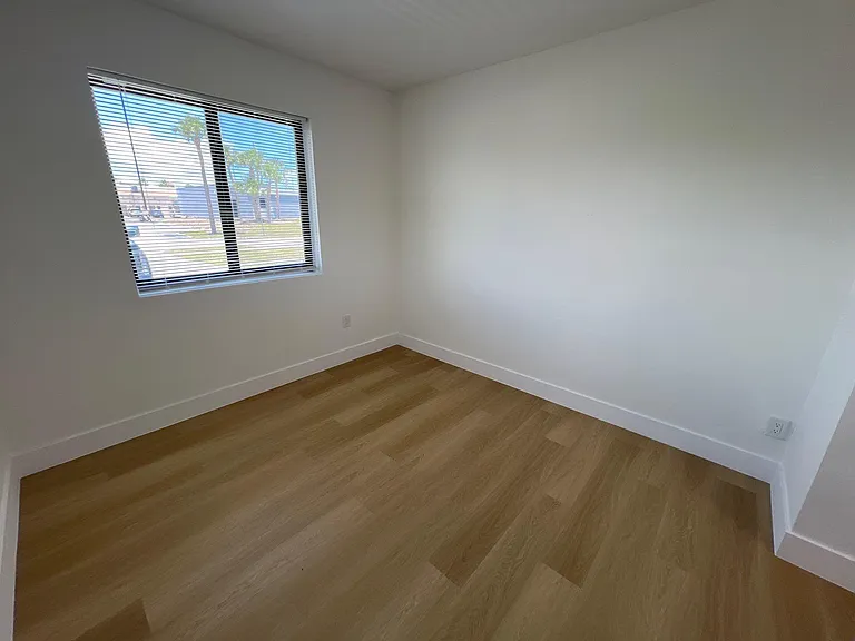 1350 NE 162nd St #2 — Photo 9