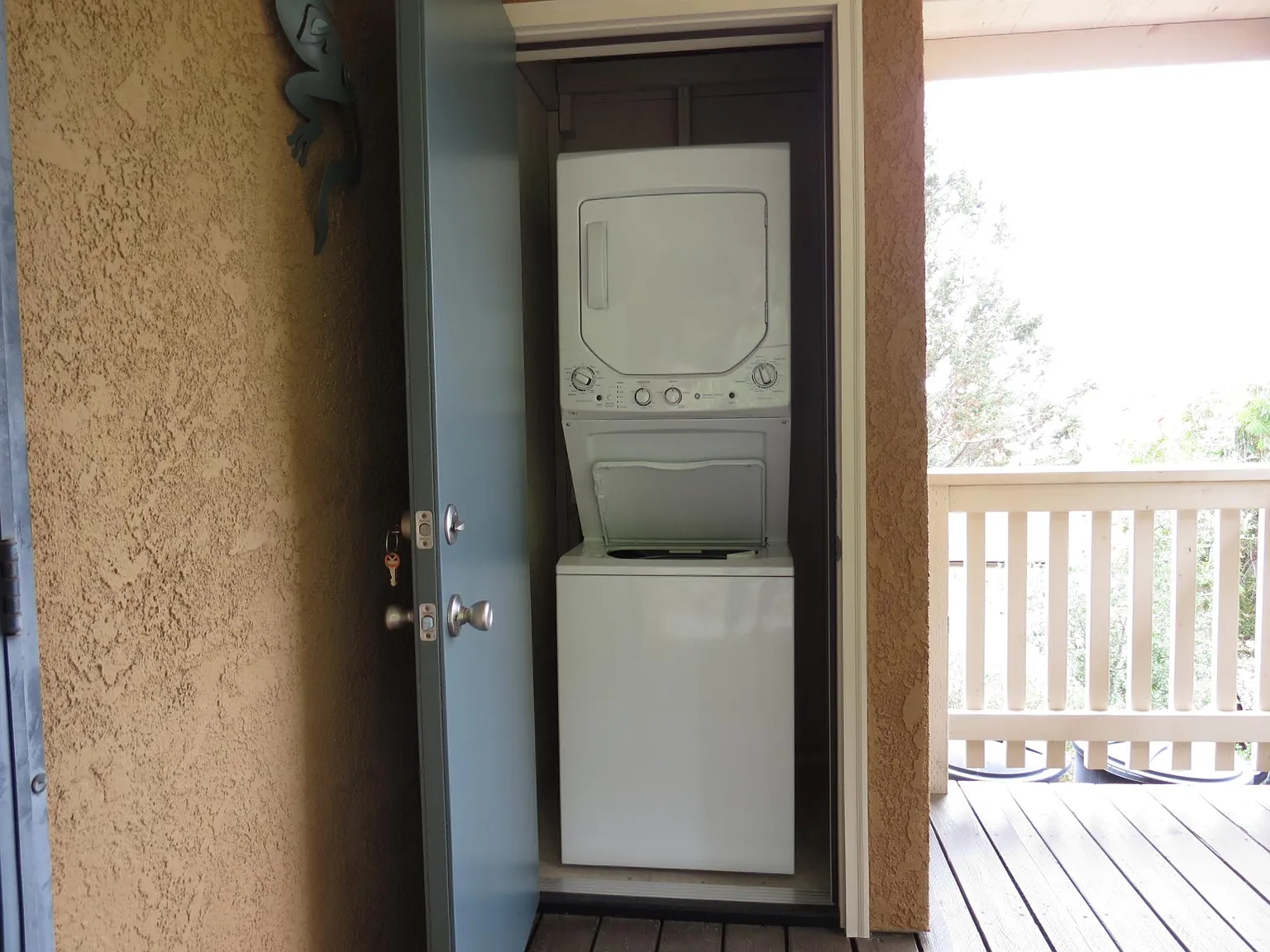 Studio, 400 sqft, $1,650 — Photo 3