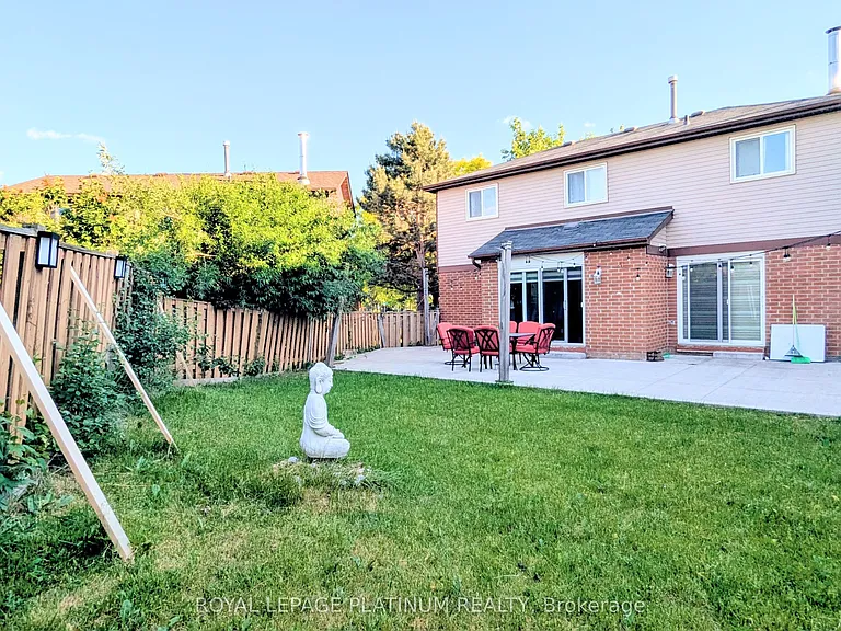 4 Gervais Dr — Photo 36
