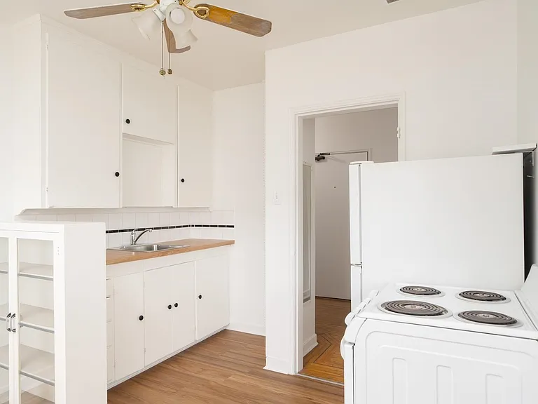 735 Royal Ave #209 — Photo 5