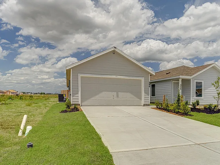 390 Lucia Way — Photo 1