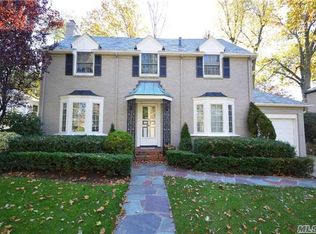28 Welwyn Rd, Great Neck, NY 11021
