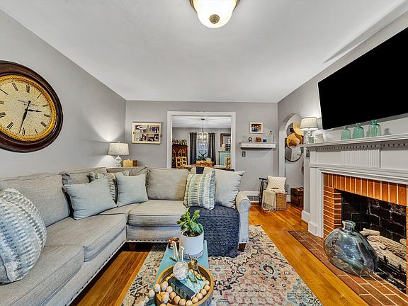 5th image of 205 Hillcrest Dr