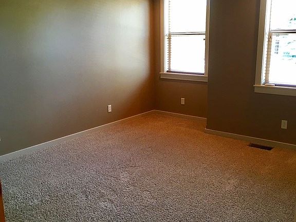 4th image of 2811 Blackbird Dr APT A