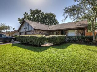 5719 Chrystell Ln, Houston, TX 77092