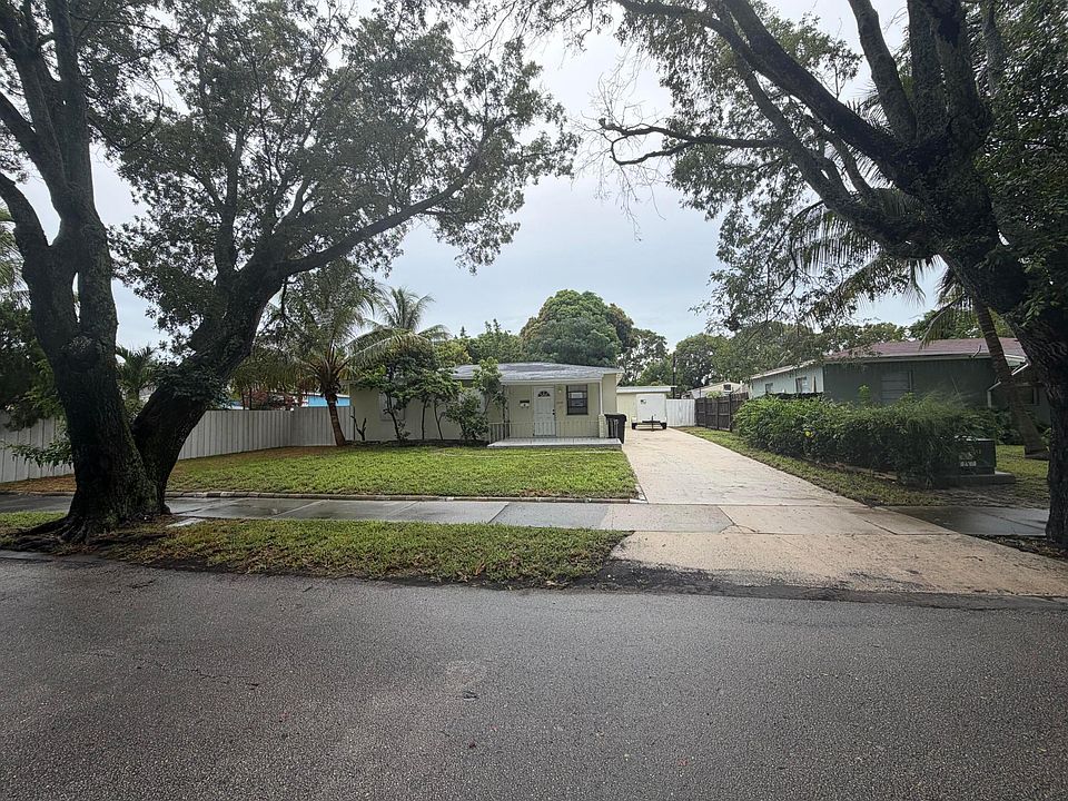 2nd image of 3033 Clyde Road