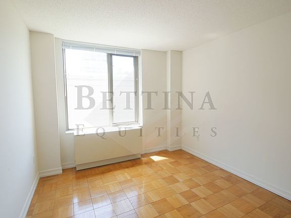5th image of 321 W 54th St APT 604