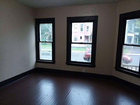 5th image of 119 W Bissell St