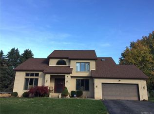 8 Shingle Mill Rd, Irondequoit, NY 14609