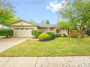 14898 Old Town Dr, Riverview, MI 48193
