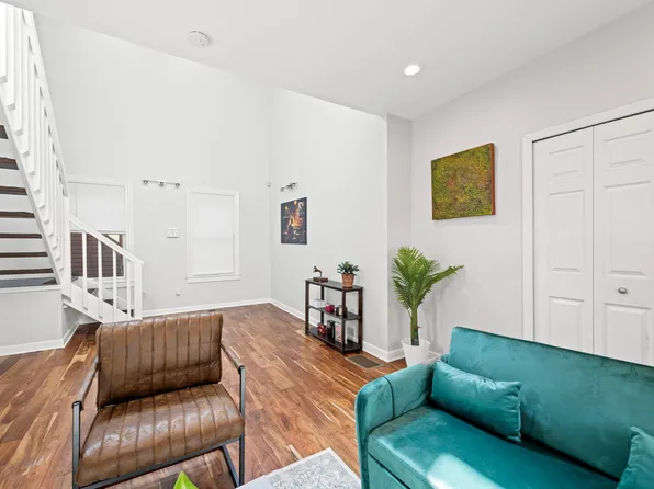 2467 W 11th St, Cleveland, OH 44113