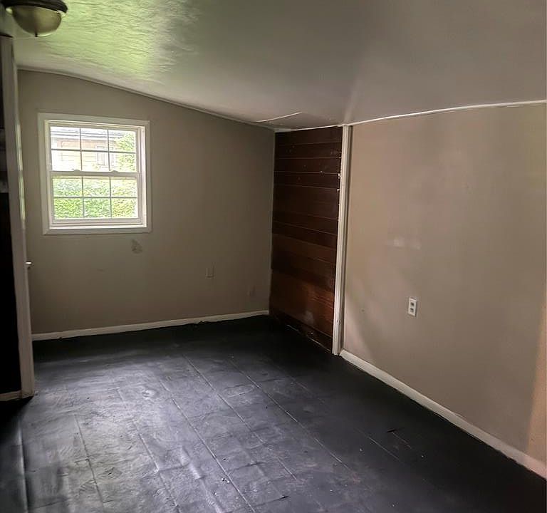 1st image of 506 Saint Paul Dr