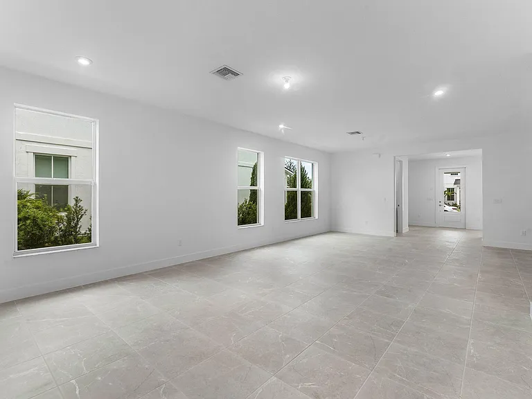 888 SW Newfield Pkwy — Photo 18