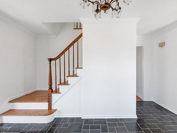 4th image of 139 Berkeley Cir