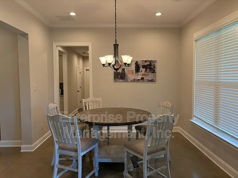 239 McLaughlin Dr — Photo 6