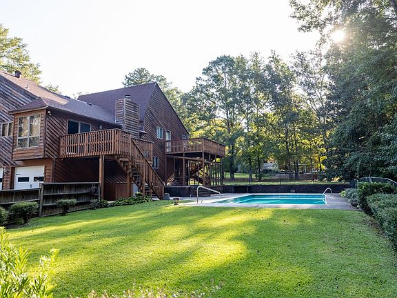 2nd image of 404 Brookwood Dr