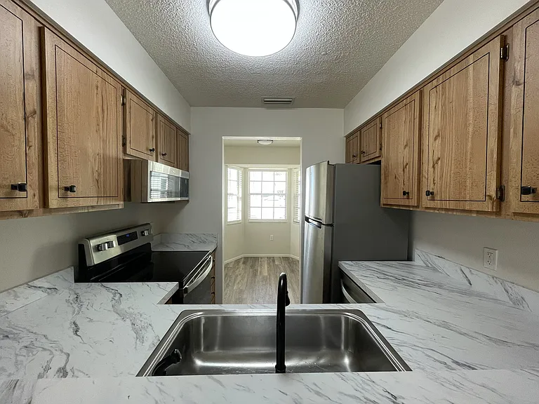 12512 Knollbrook Ln — Photo 11